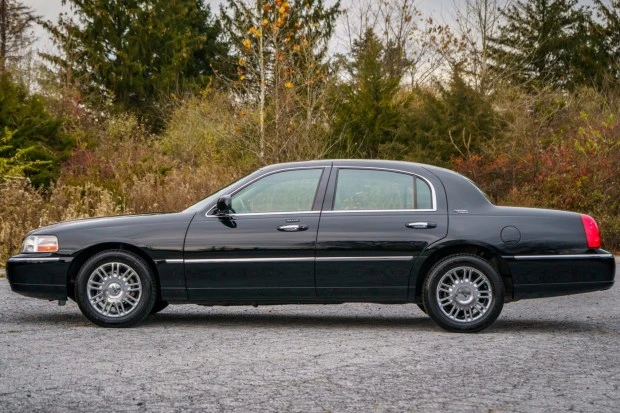 2008 Lincoln Town Car - Image 3 of 8