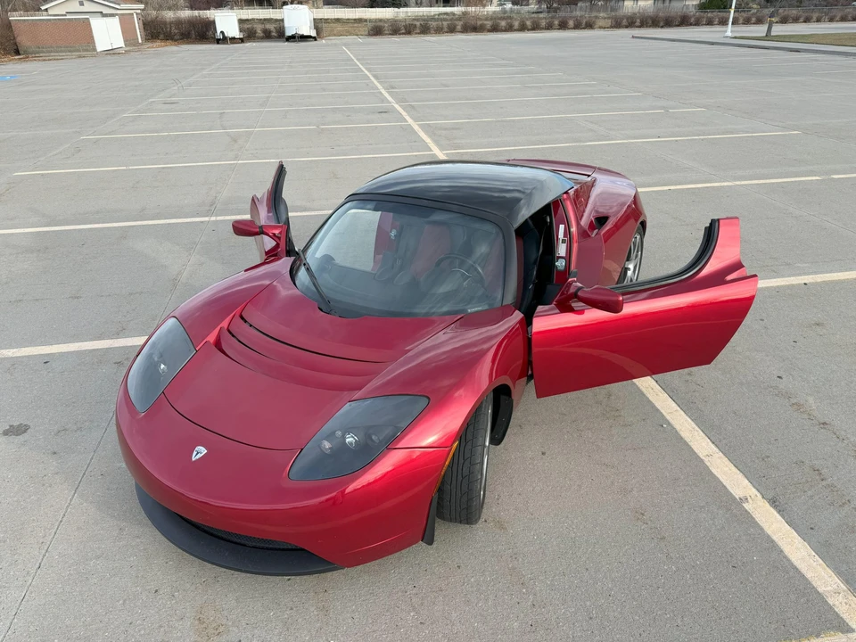 2008 Tesla Roadster - Image 18 of 31