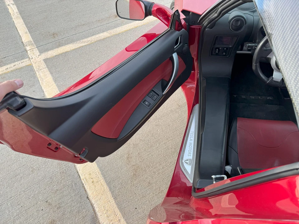 2008 Tesla Roadster - Image 28 of 31