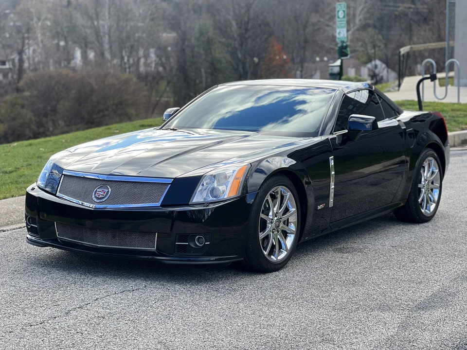 2009 Cadillac XLR-V - Image 4 of 31