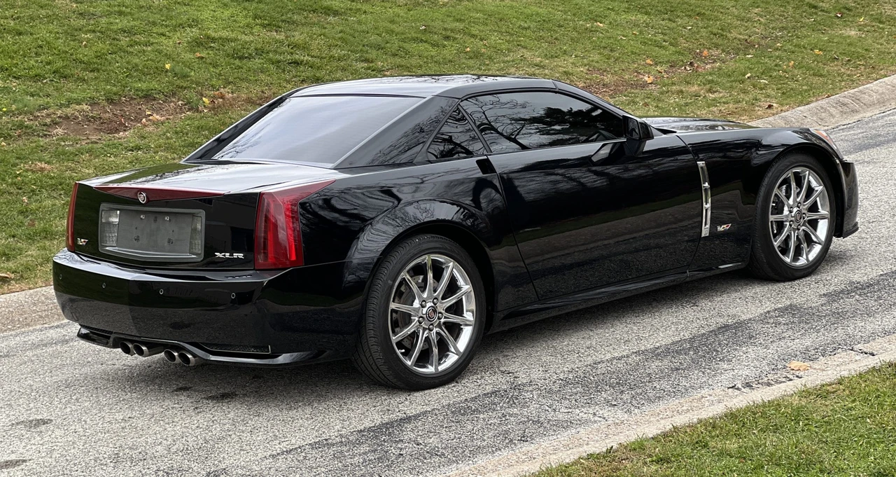 2009 Cadillac XLR-V - Image 28 of 31