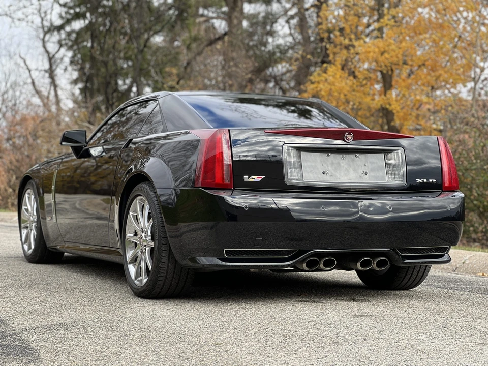 2009 Cadillac XLR-V - Image 18 of 31