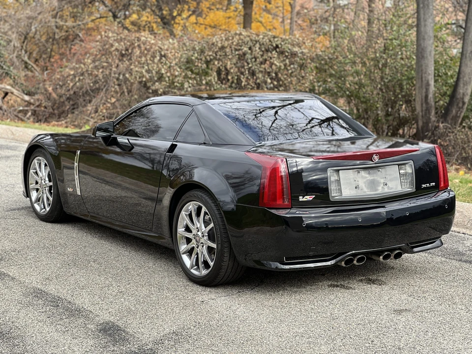 2009 Cadillac XLR-V - Image 17 of 31