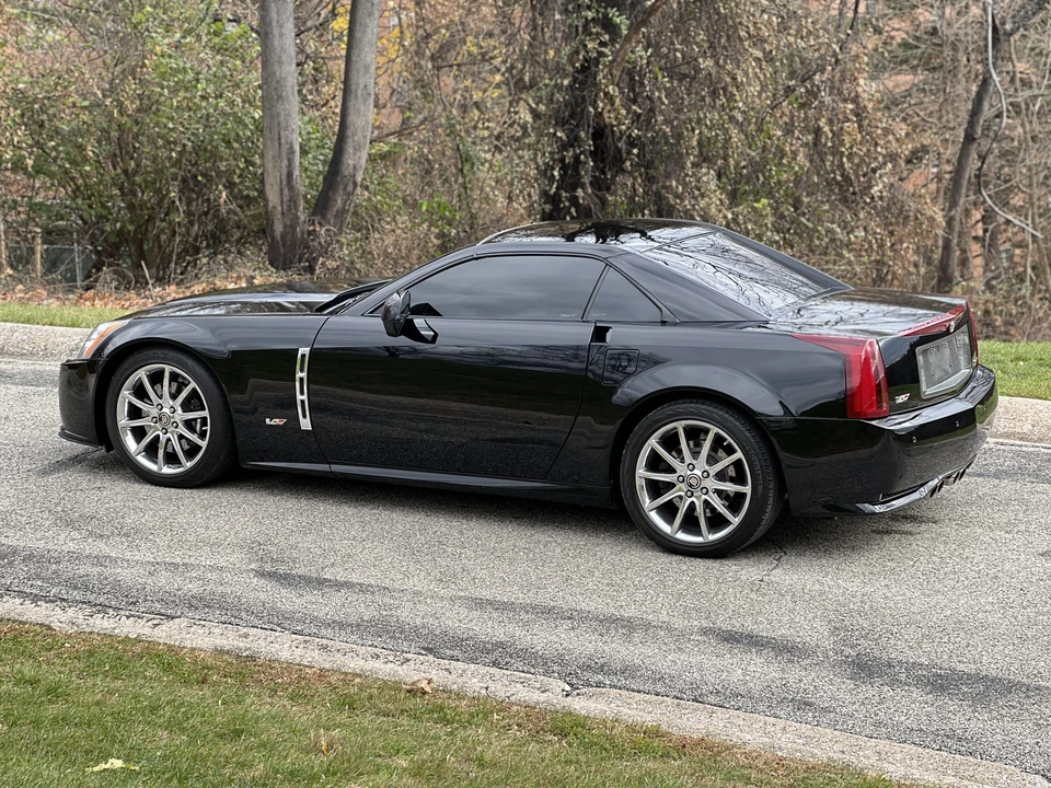 2009 Cadillac XLR-V - Image 14 of 31