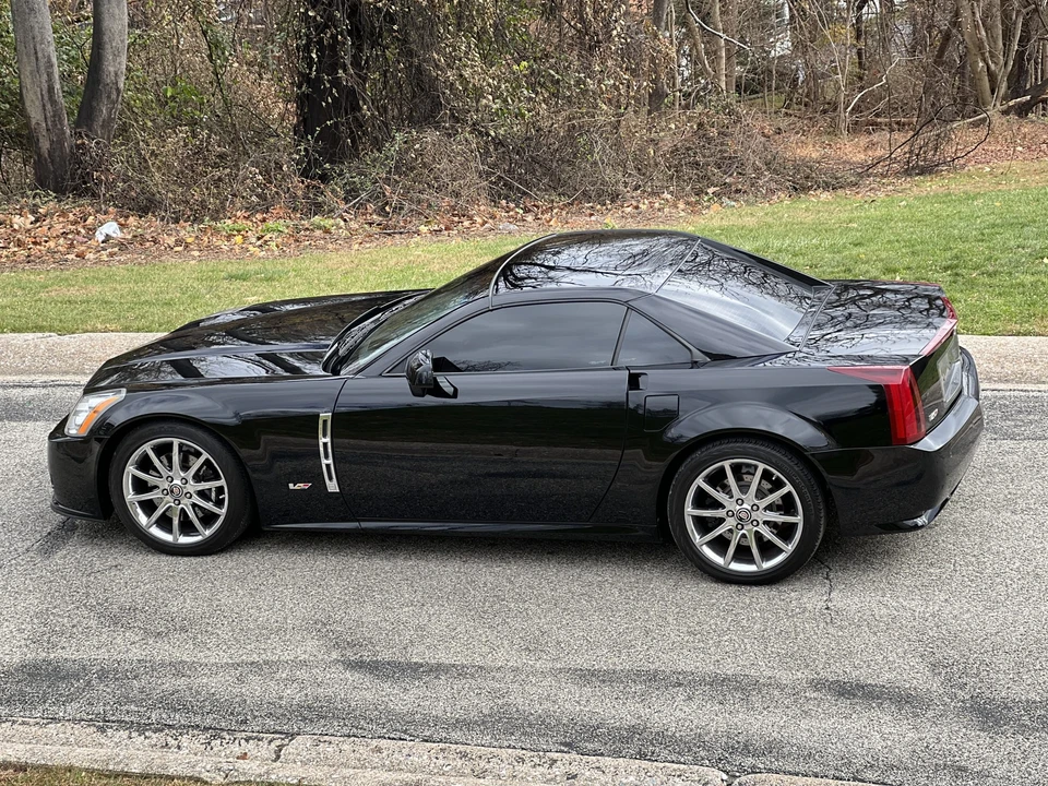 2009 Cadillac XLR-V - Image 12 of 31