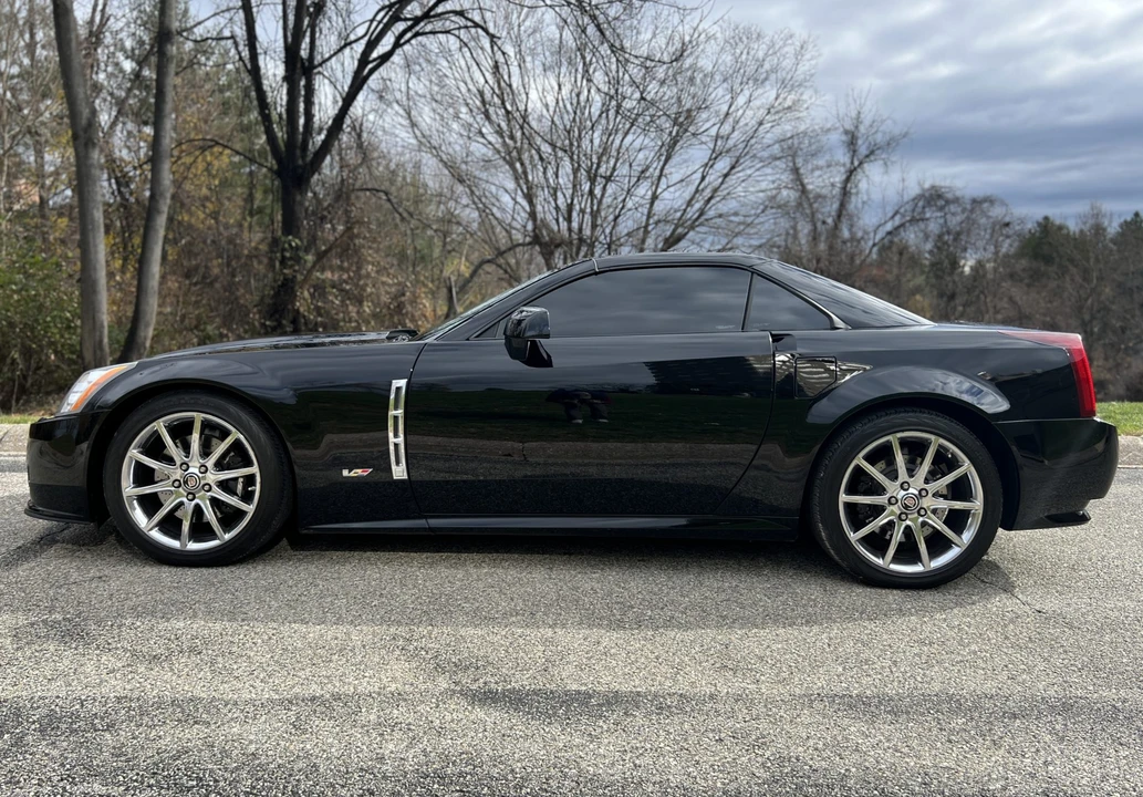 2009 Cadillac XLR-V - Image 9 of 31