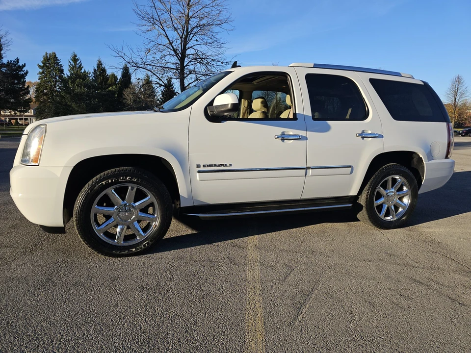 2009 GMC Yukon 3rd Gen - Image 7 of 31