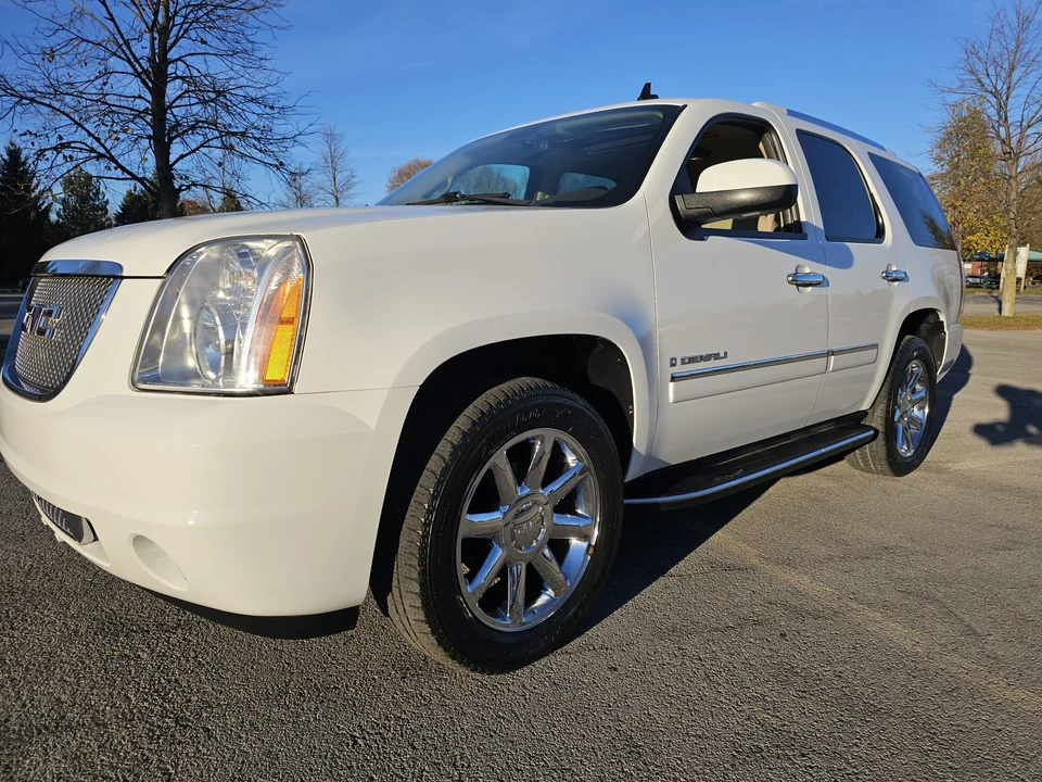 2009 GMC Yukon 3rd Gen - Image 5 of 31