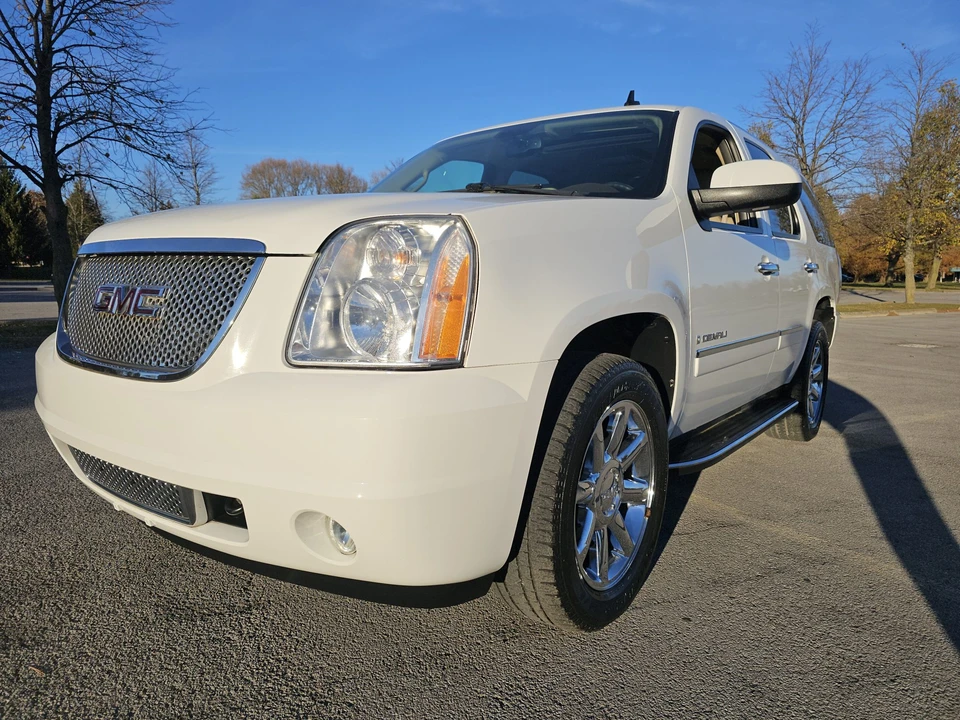 2009 GMC Yukon 3rd Gen - Image 4 of 31
