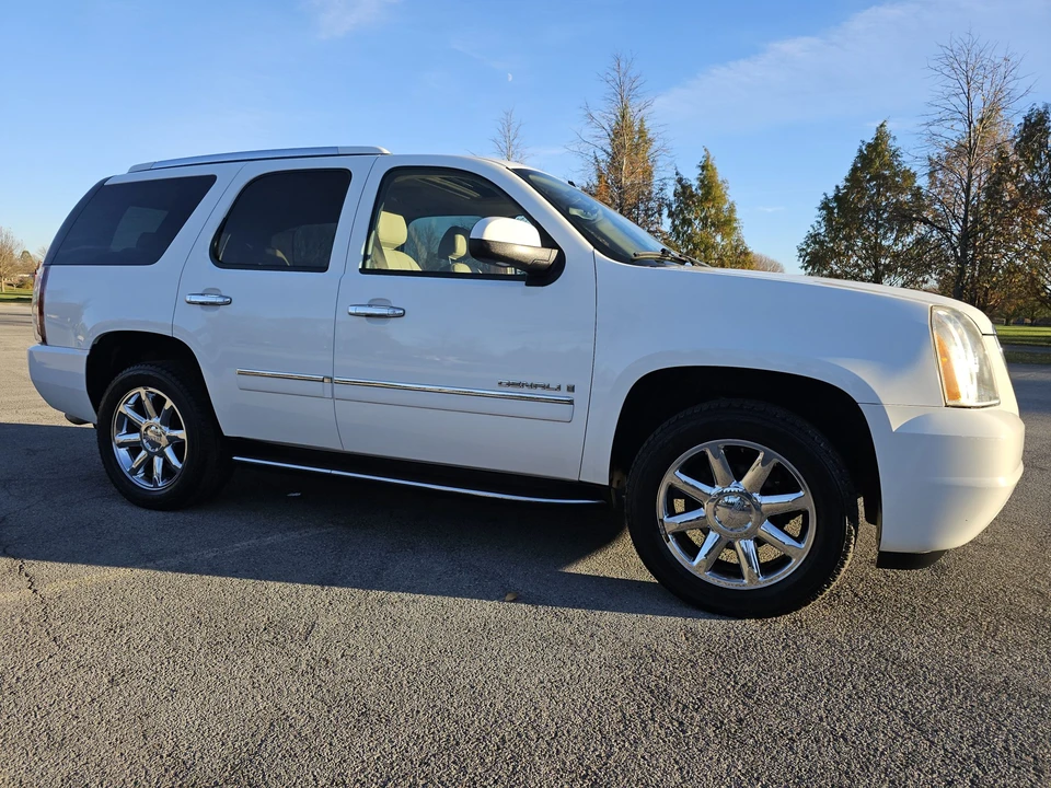 2009 GMC Yukon 3rd Gen - Image 23 of 31