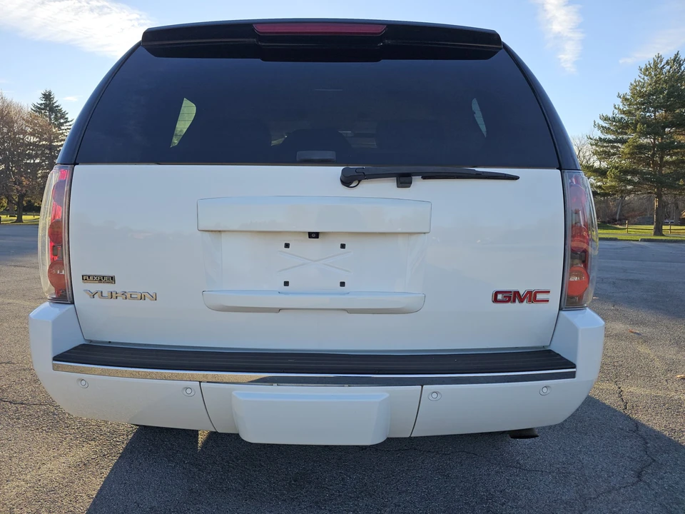 2009 GMC Yukon 3rd Gen - Image 15 of 31