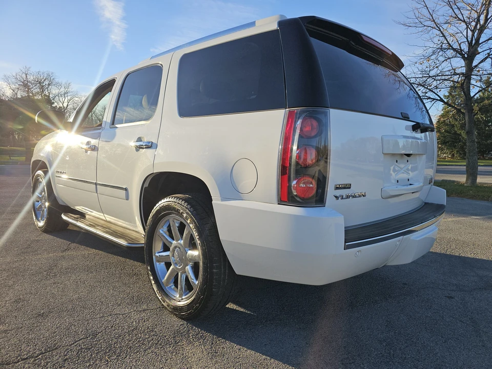 2009 GMC Yukon 3rd Gen - Image 11 of 31