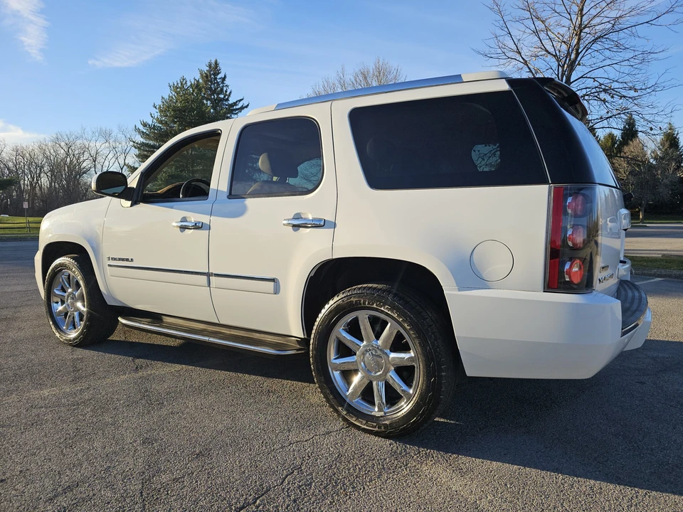 2009 GMC Yukon 3rd Gen - Image 10 of 31