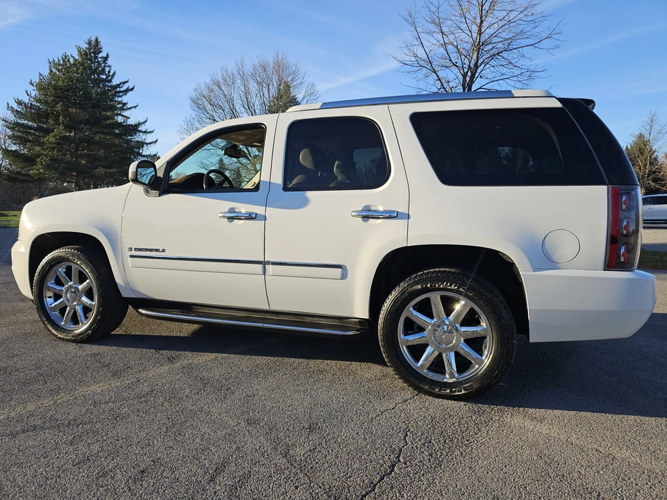 2009 GMC Yukon 3rd Gen - Image 9 of 31