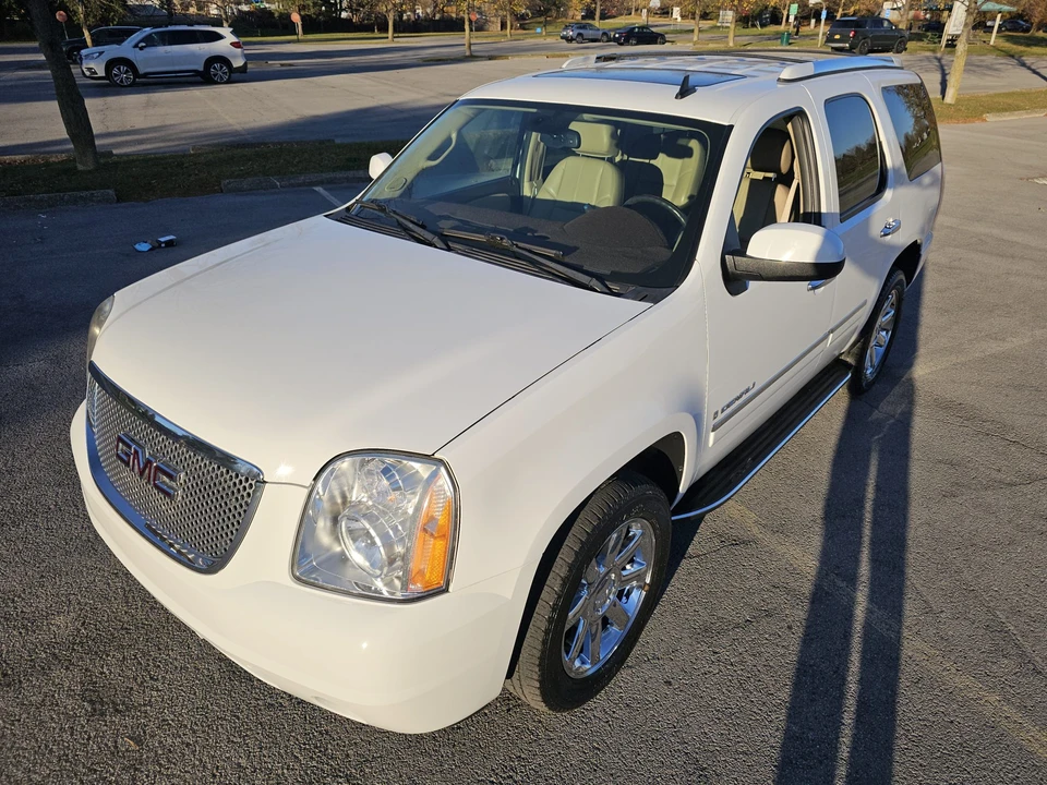 2009 GMC Yukon 3rd Gen - Image 3 of 31