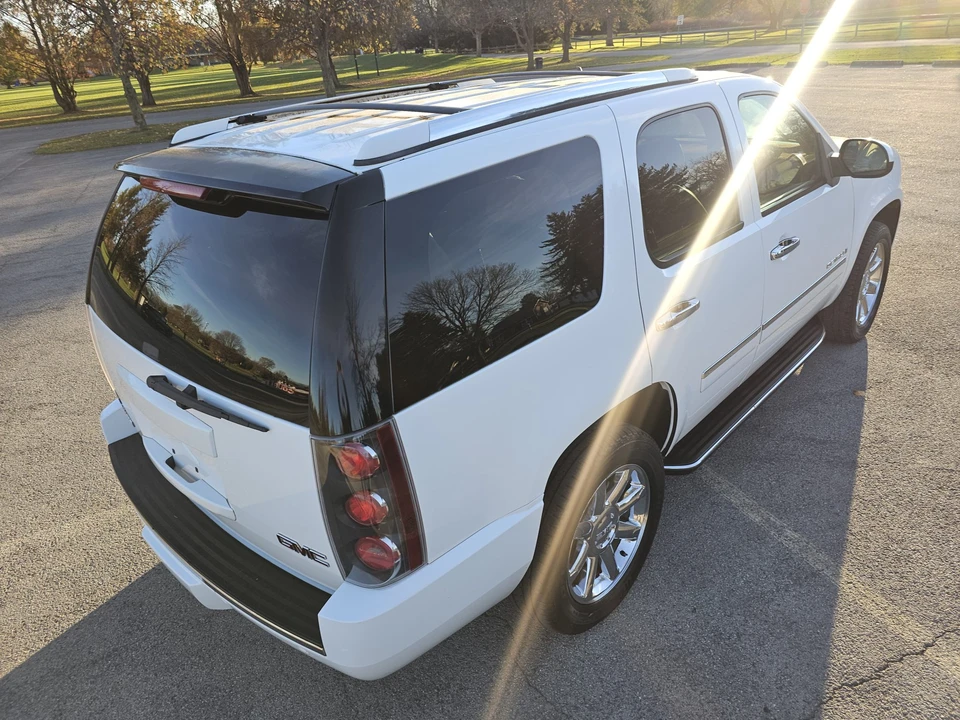 2009 GMC Yukon 3rd Gen - Image 19 of 31