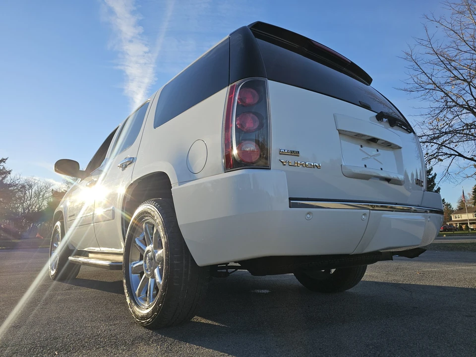 2009 GMC Yukon 3rd Gen - Image 13 of 31