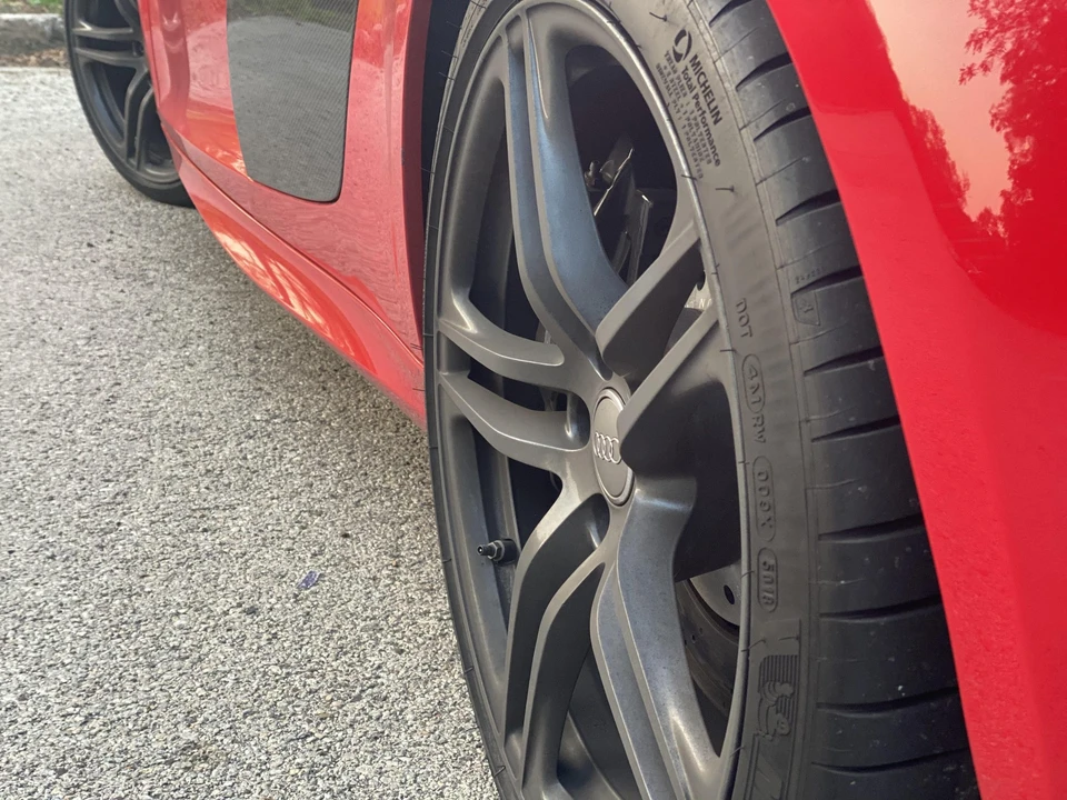 2010 Audi 42 R8 - Image 28 of 31