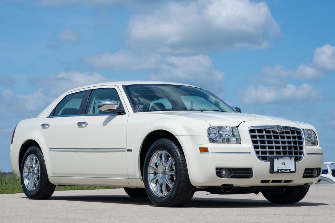 2010 Chrysler 300 (2005-2023) - Image 16 of 31
