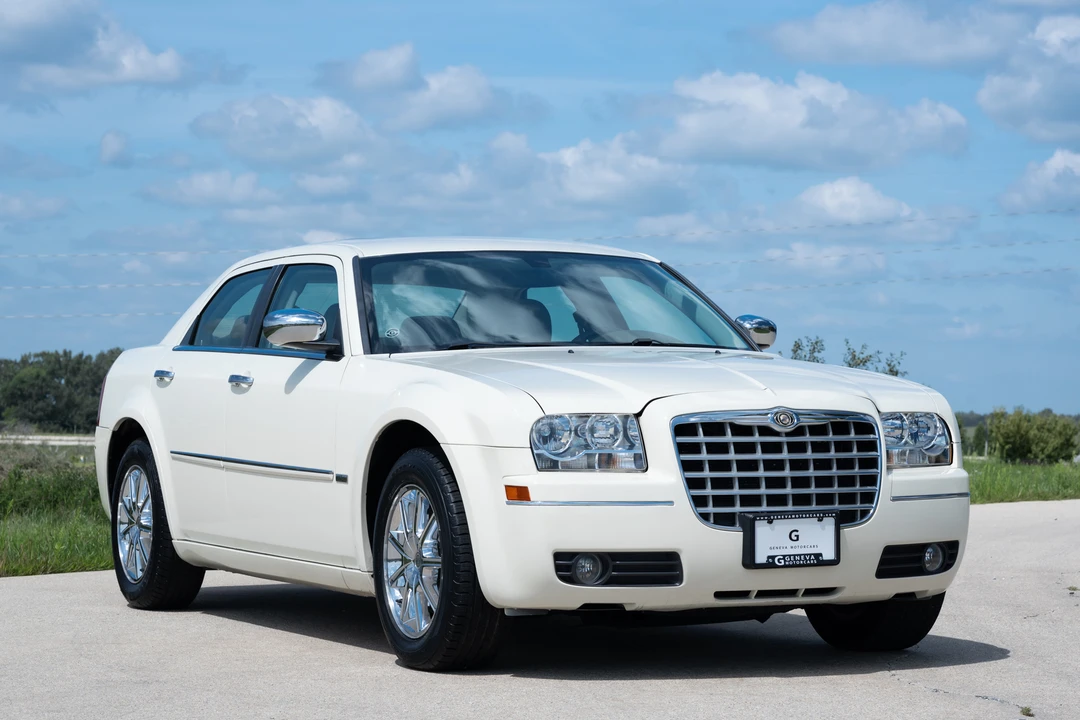 2010 Chrysler 300 (2005-2023) - Image 17 of 31