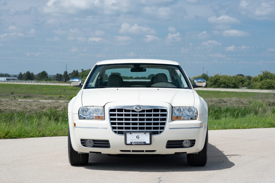 2010 Chrysler 300 (2005-2023) - Image 18 of 31