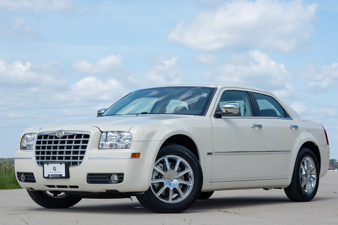 2010 Chrysler 300 (2005-2023) - Image 3 of 31