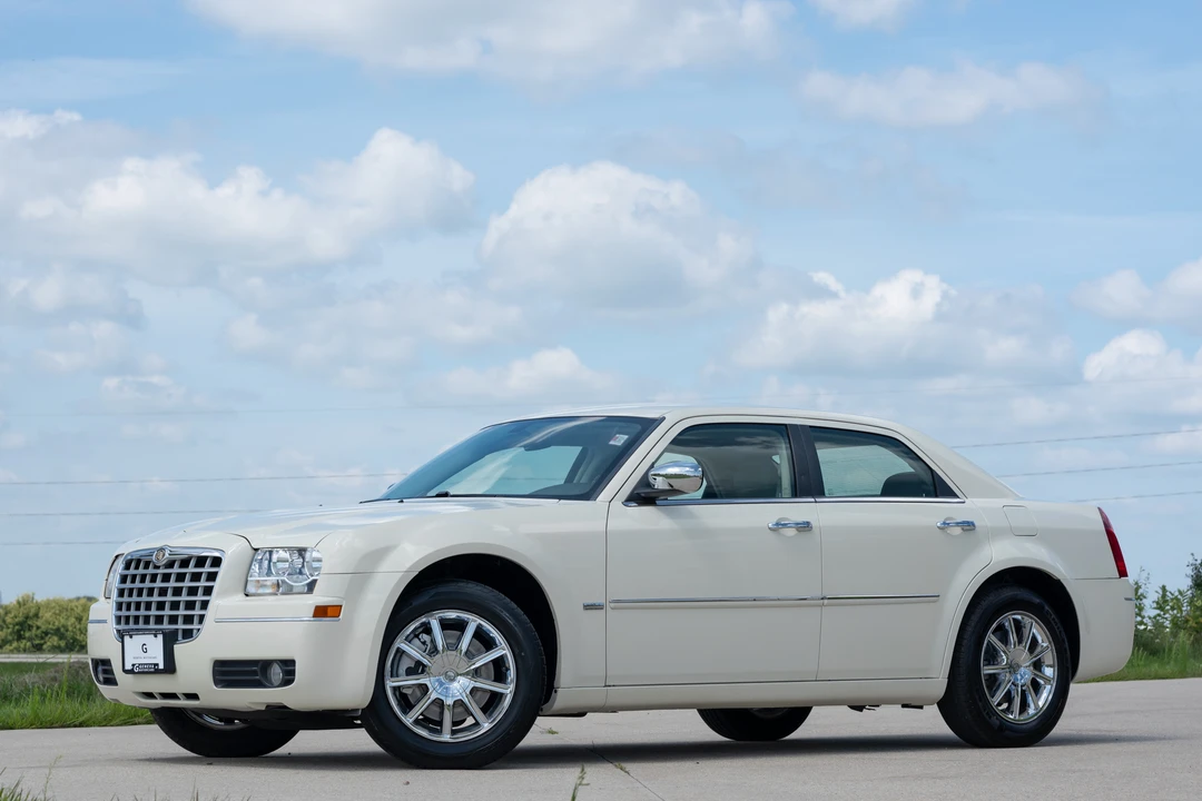 2010 Chrysler 300 (2005-2023) - Image 6 of 31