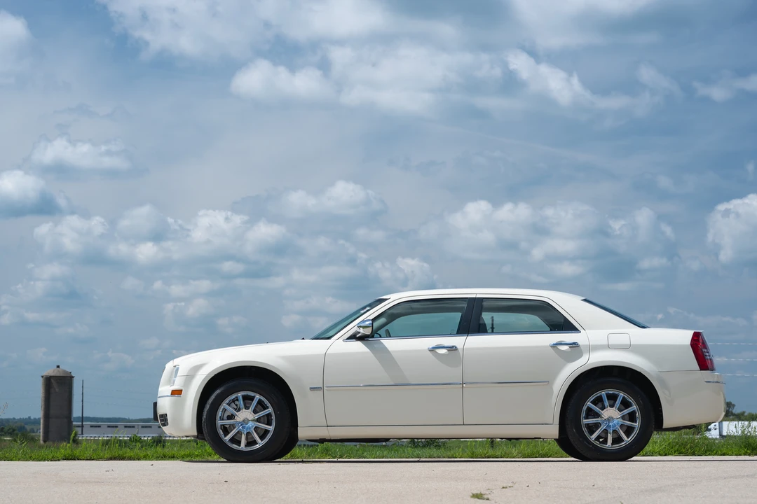 2010 Chrysler 300 (2005-2023) - Image 7 of 31
