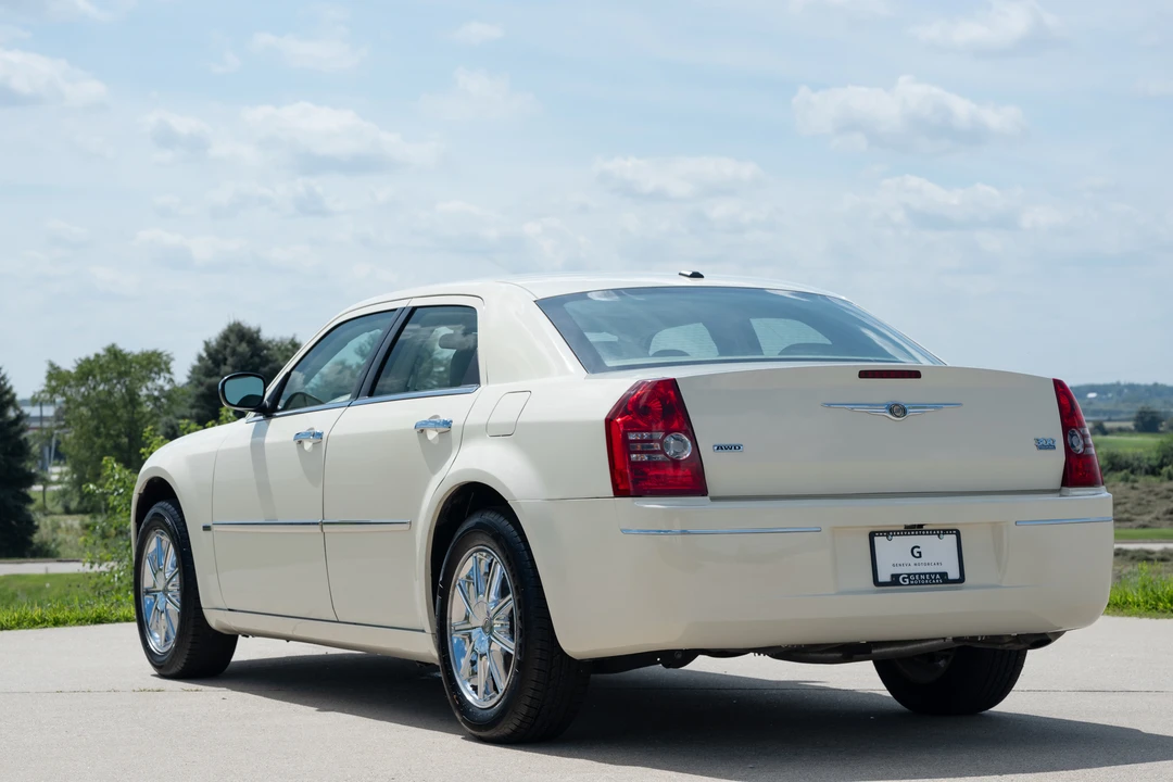 2010 Chrysler 300 (2005-2023) - Image 9 of 31