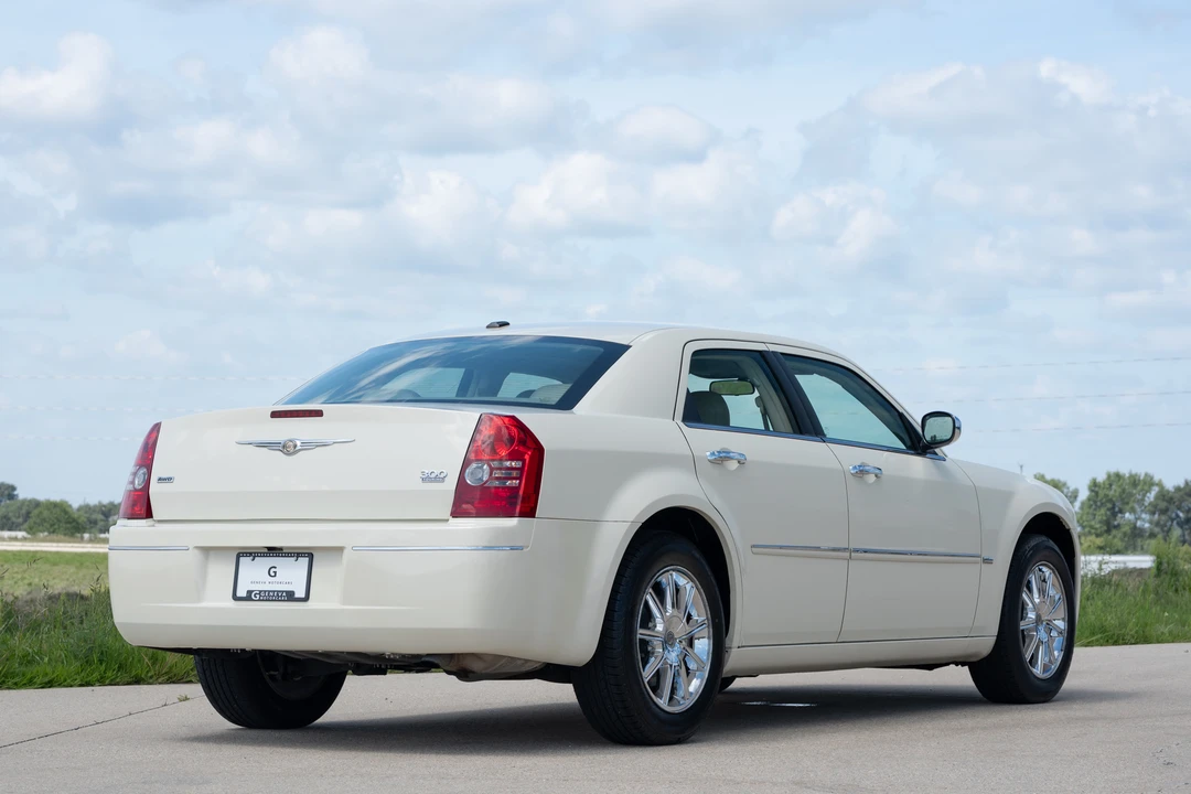 2010 Chrysler 300 (2005-2023) - Image 11 of 31