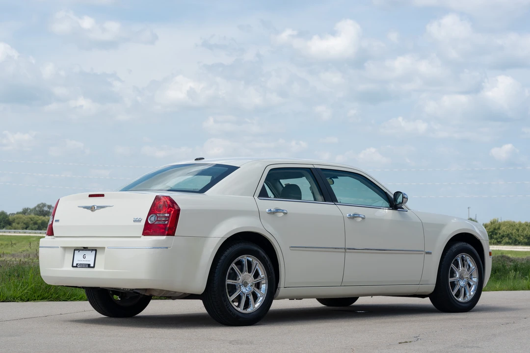 2010 Chrysler 300 (2005-2023) - Image 12 of 31
