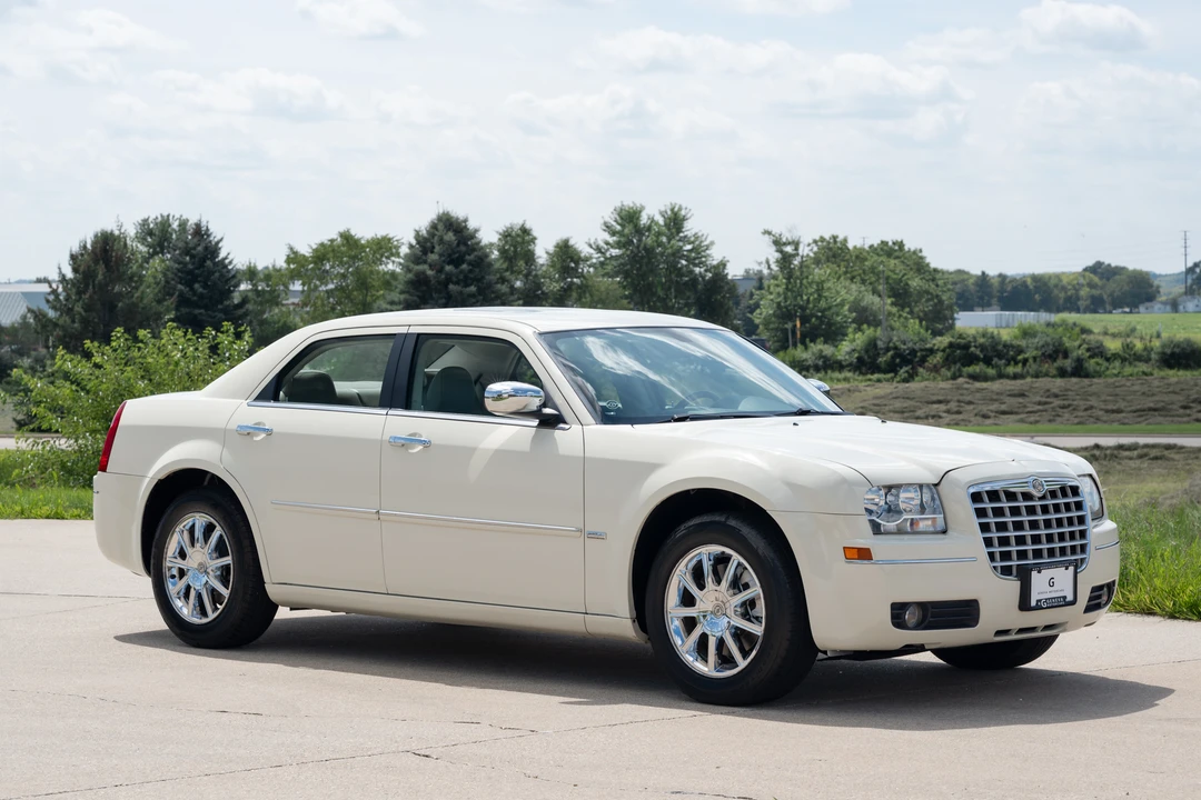 2010 Chrysler 300 (2005-2023) - Image 15 of 31
