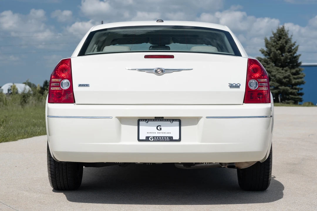 2010 Chrysler 300 (2005-2023) - Image 10 of 31