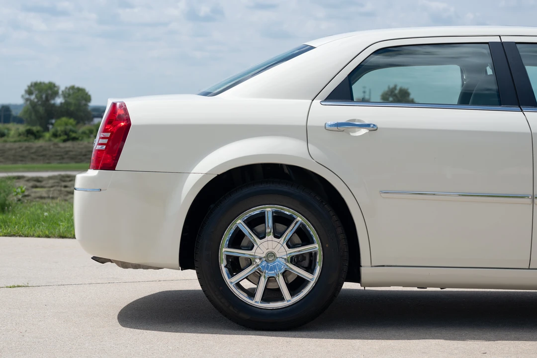 2010 Chrysler 300 (2005-2023) - Image 20 of 31