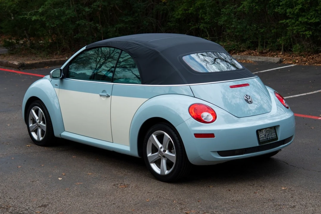 2010 Volkswagen New Beetle - Image 2 of 7