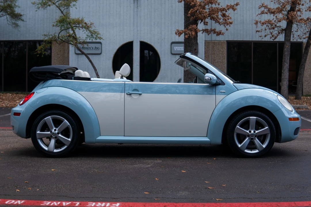 2010 Volkswagen New Beetle - Image 3 of 7