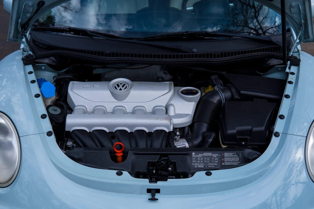 2010 Volkswagen New Beetle - Image 6 of 7