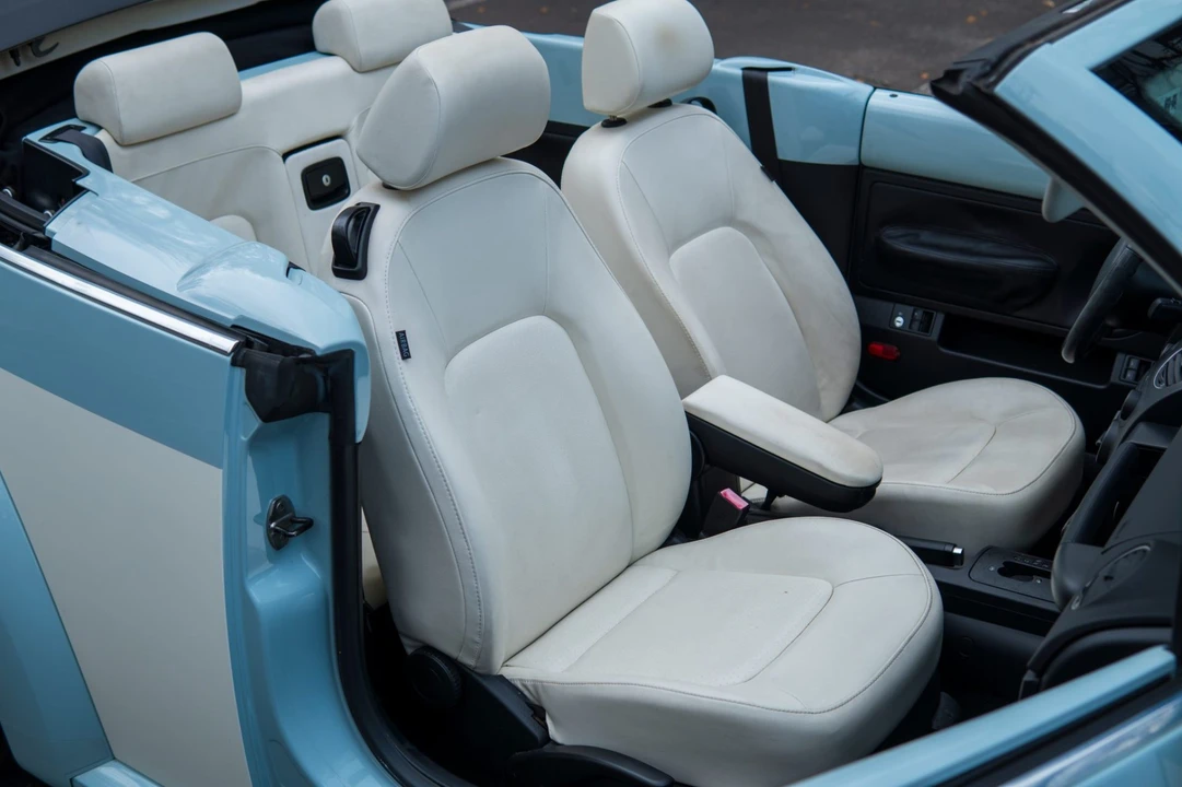 2010 Volkswagen New Beetle - Image 4 of 7