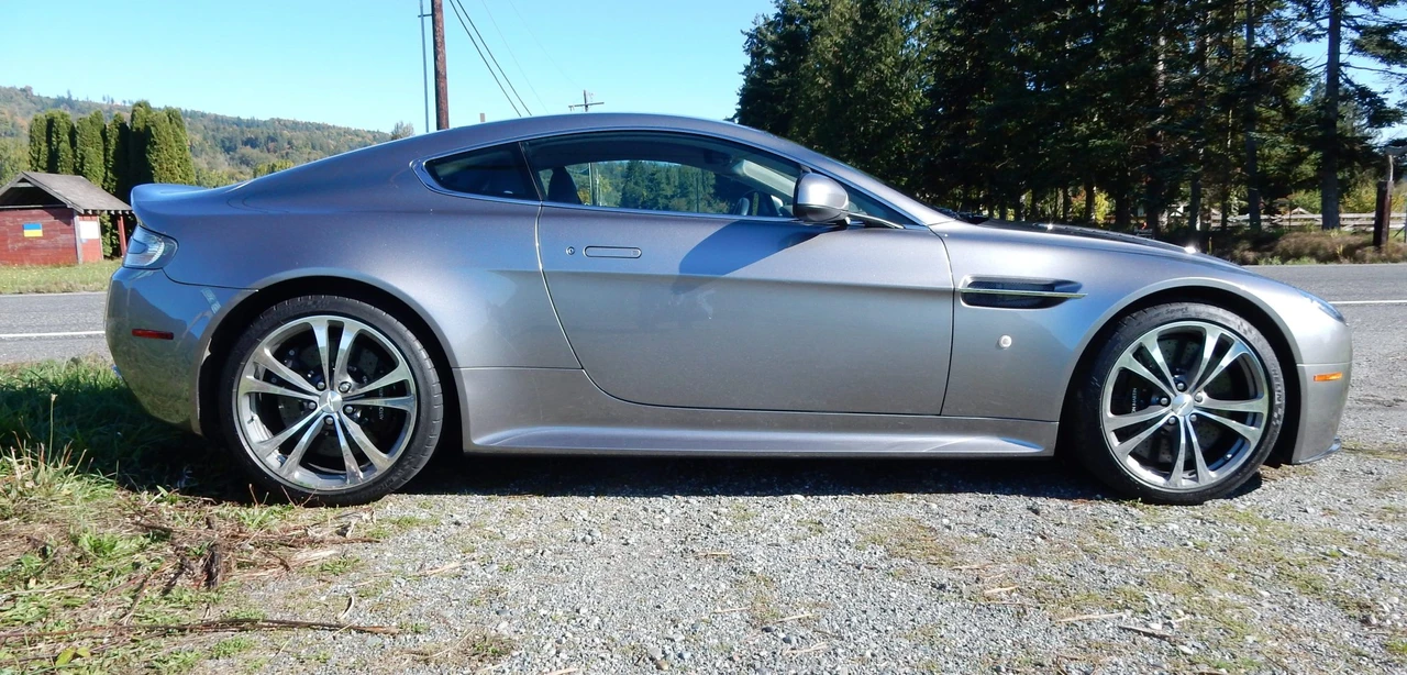 2011 Aston Martin V12 Vantage (2010-2018) - Image 13 of 31