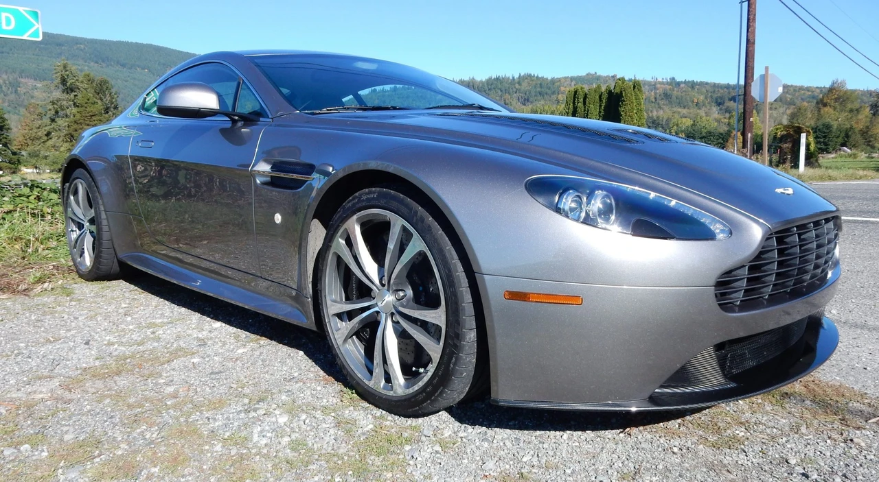 2011 Aston Martin V12 Vantage (2010-2018) - Image 14 of 31