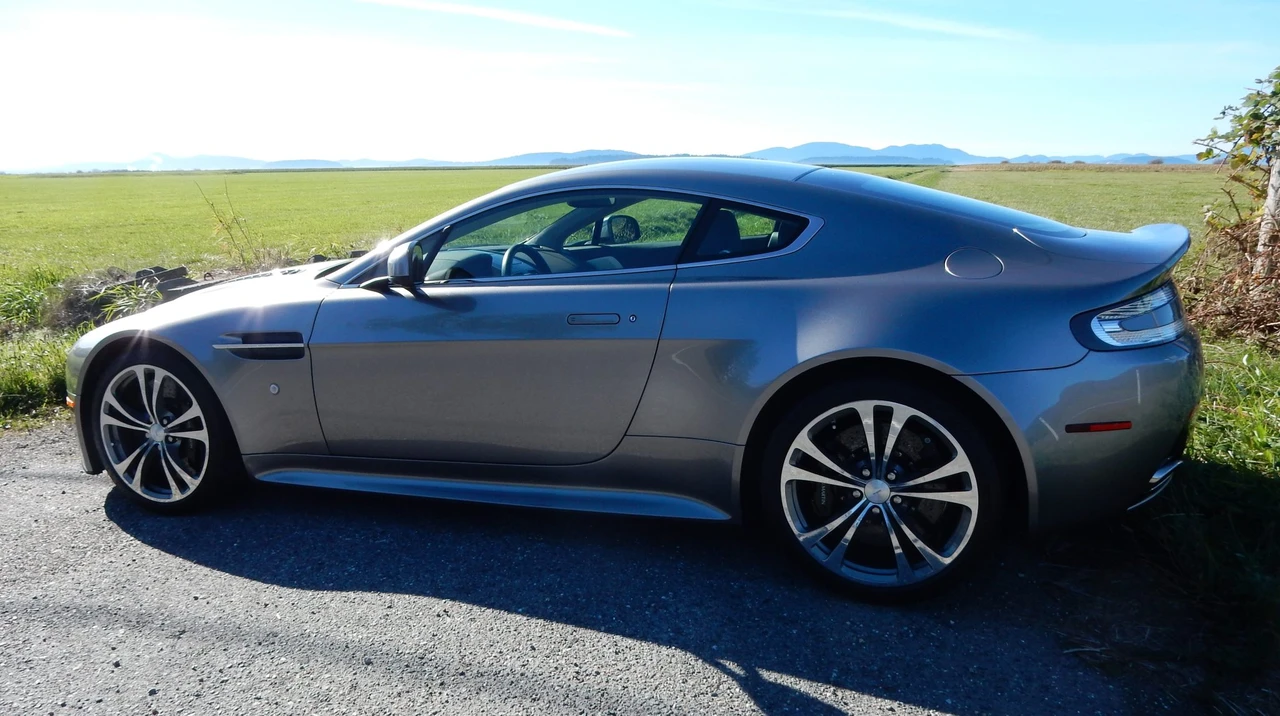 2011 Aston Martin V12 Vantage (2010-2018) - Image 4 of 31