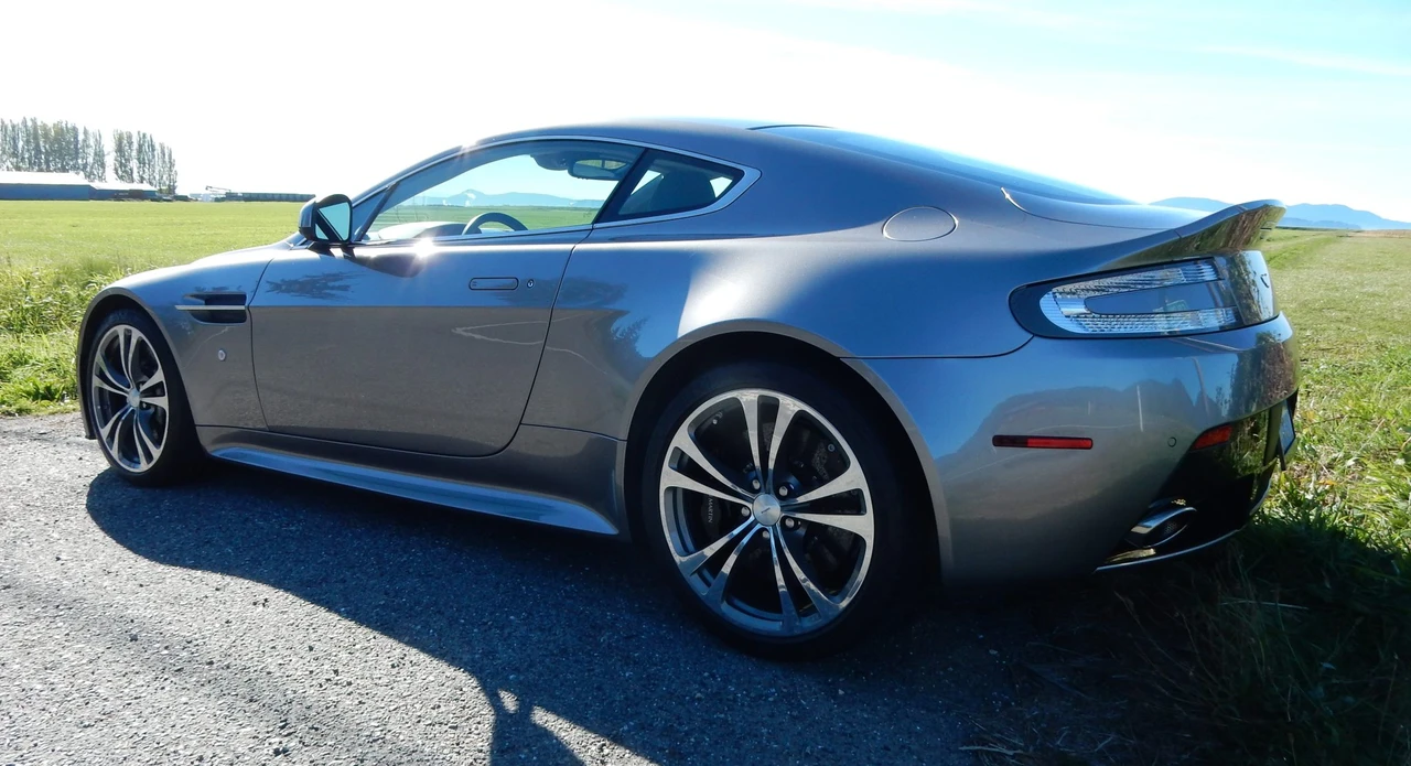 2011 Aston Martin V12 Vantage (2010-2018) - Image 5 of 31