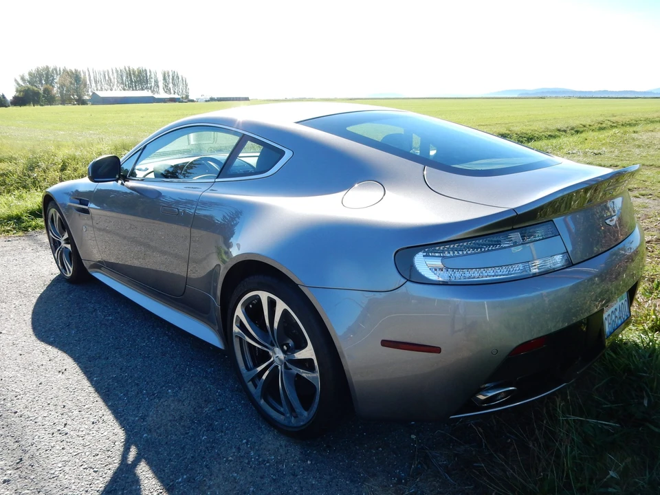 2011 Aston Martin V12 Vantage (2010-2018) - Image 6 of 31