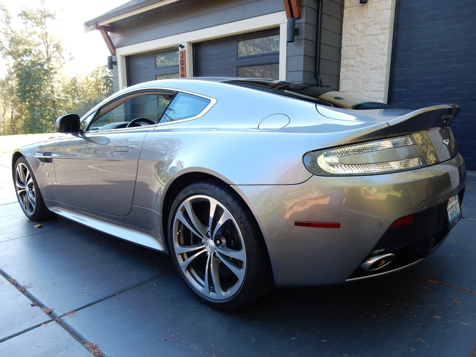 2011 Aston Martin V12 Vantage (2010-2018) - Image 7 of 31