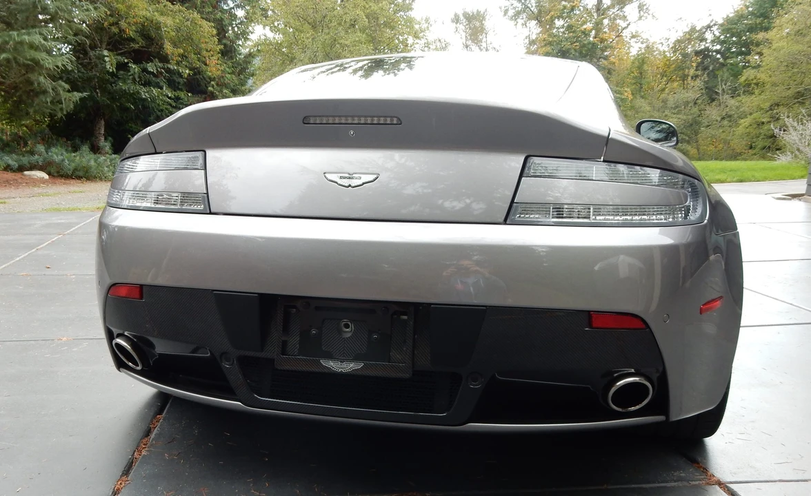 2011 Aston Martin V12 Vantage (2010-2018) - Image 10 of 31