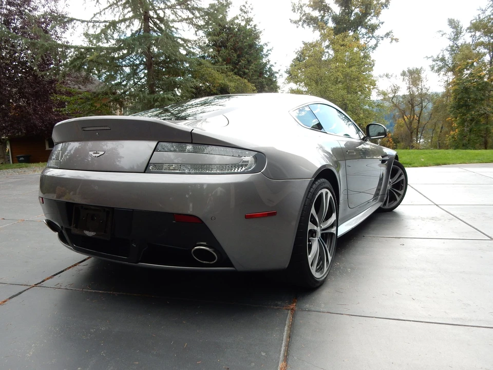 2011 Aston Martin V12 Vantage (2010-2018) - Image 12 of 31