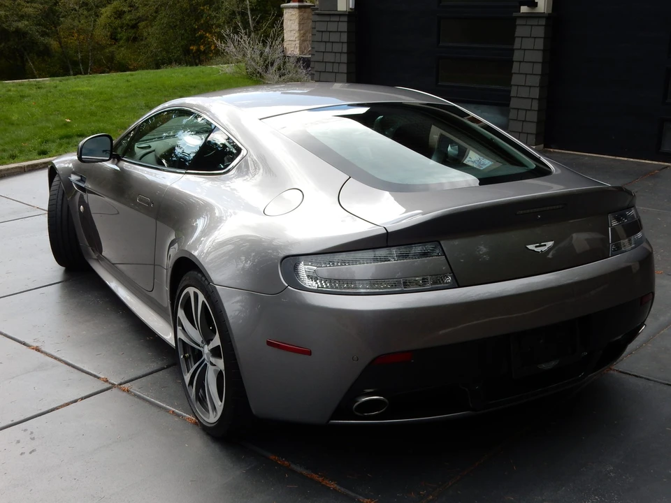 2011 Aston Martin V12 Vantage (2010-2018) - Image 8 of 31