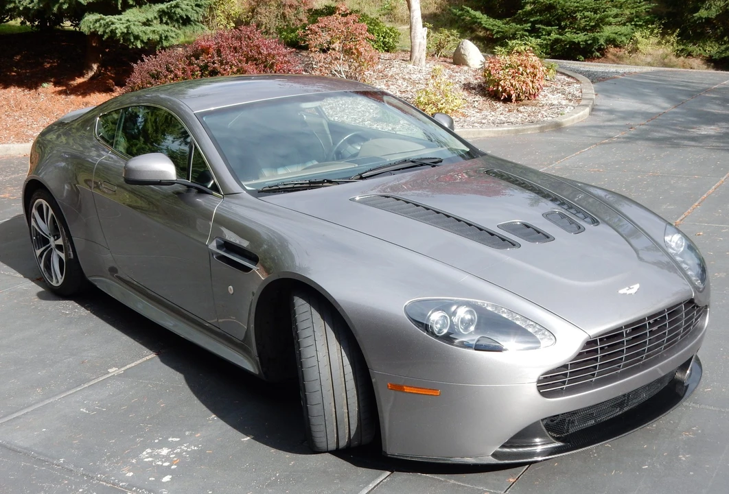 2011 Aston Martin V12 Vantage (2010-2018) - Image 15 of 31
