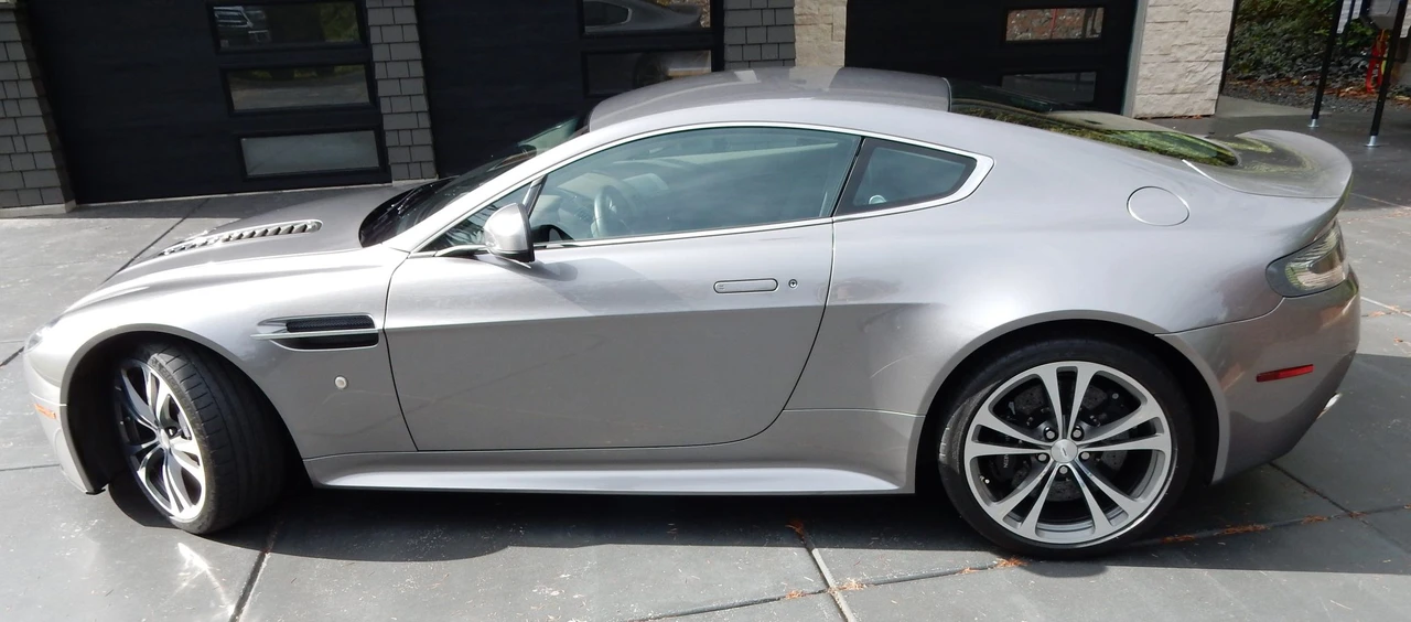 2011 Aston Martin V12 Vantage (2010-2018) - Image 3 of 31