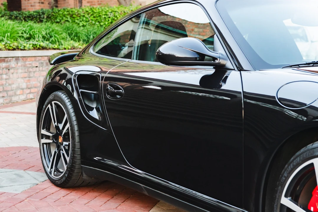 2011 Porsche 997 Turbo - Image 28 of 31